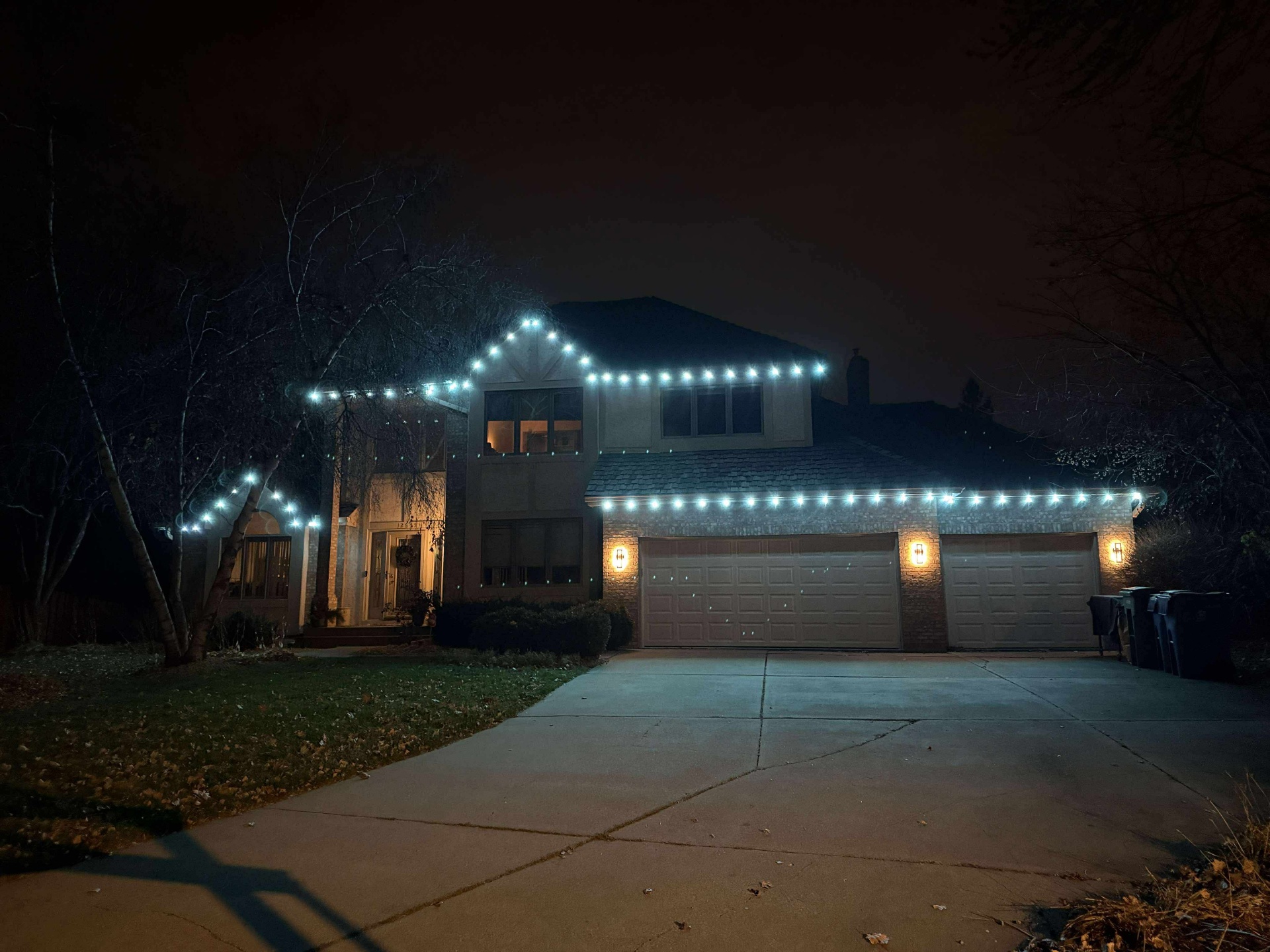 Suburban home with crisp white permanent LED roofline lighting